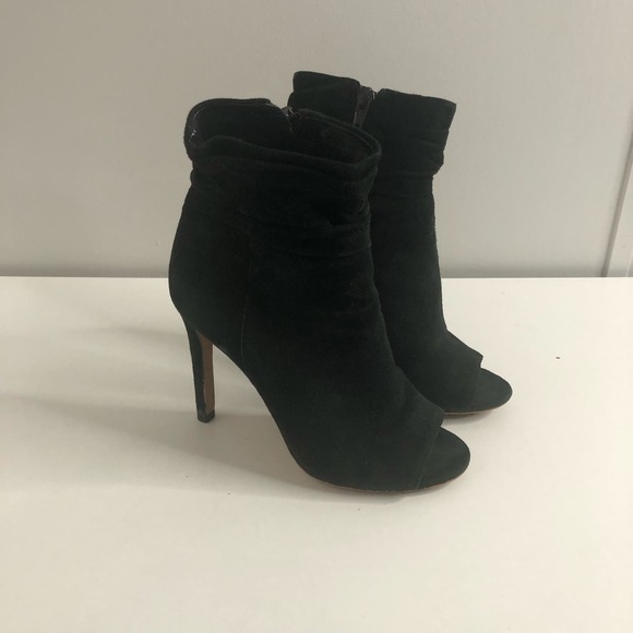 Vince Camuto Shoes - Vince Camuto Keyna Leather Side-Zip Peep-Toe Booties | Women's Size 4.5M